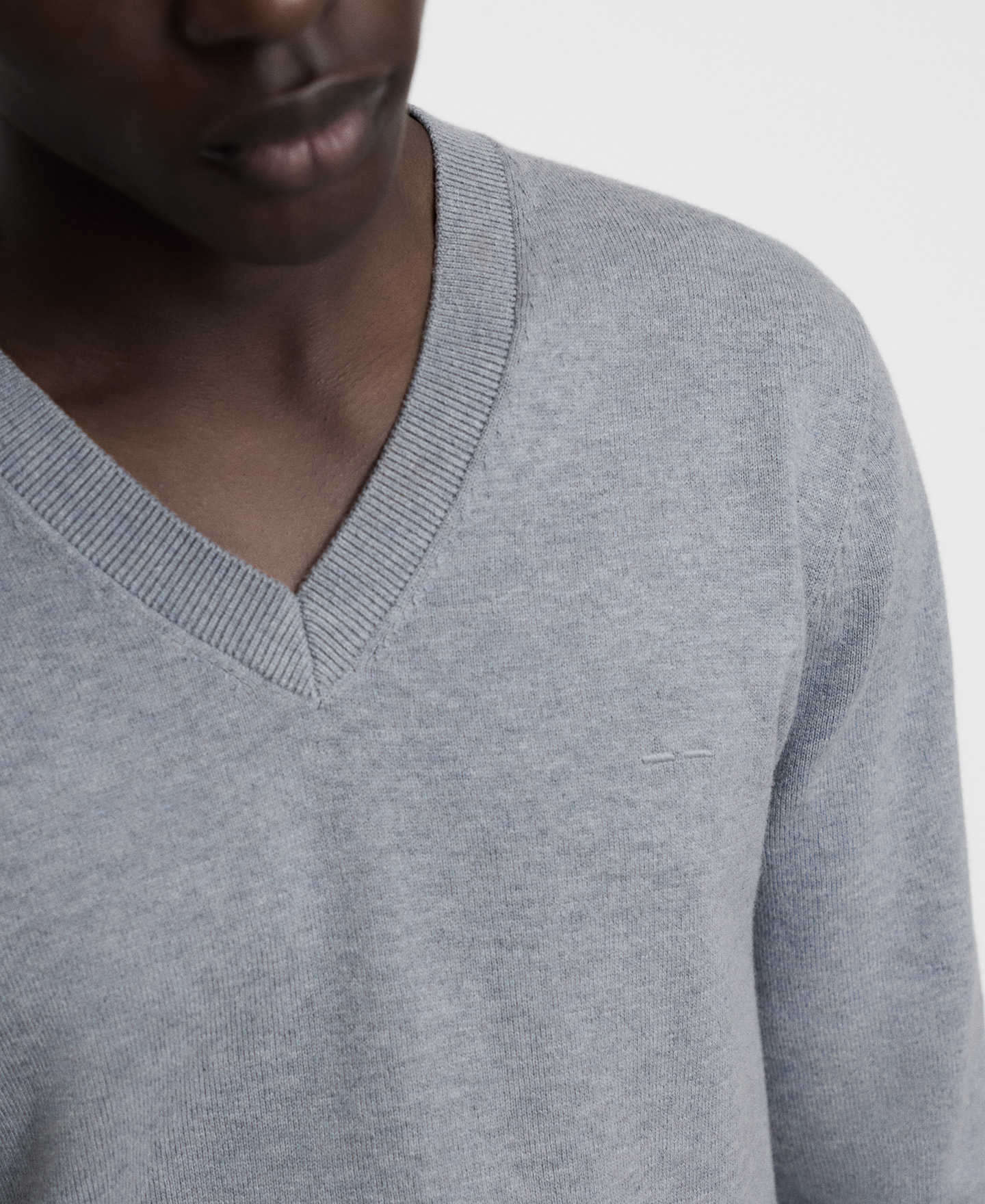Wool and cotton V-neck sweater image number 3