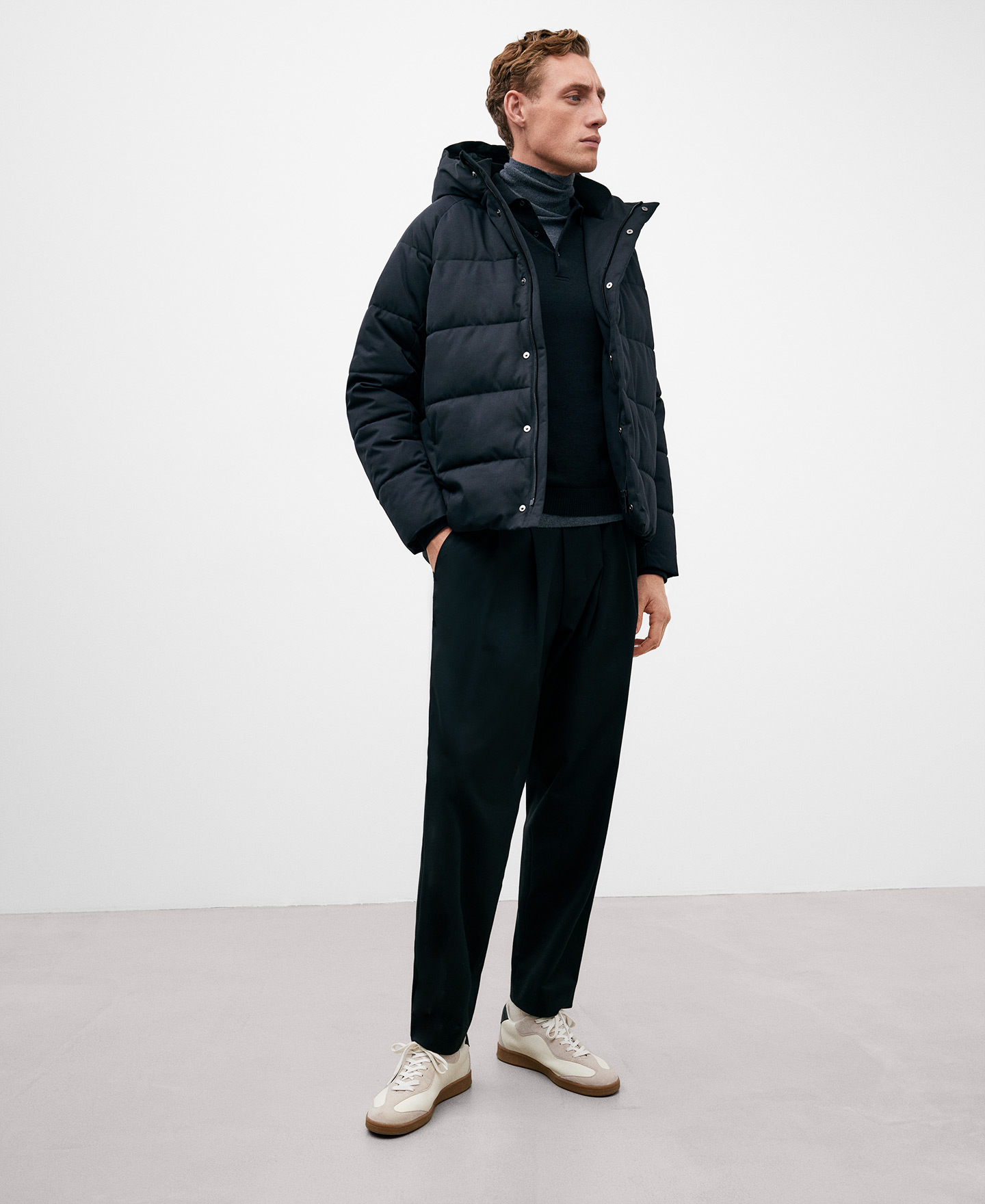Black puffer parka for men image number 1