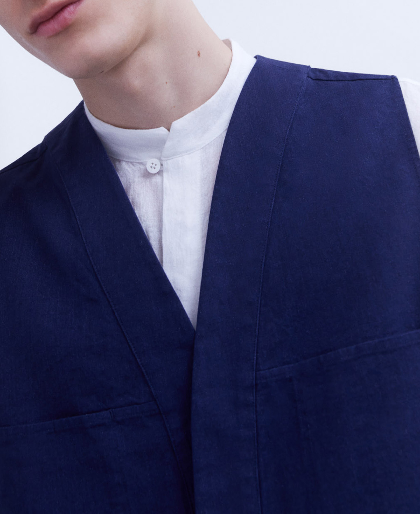 European linen and cotton waistcoat image number 4