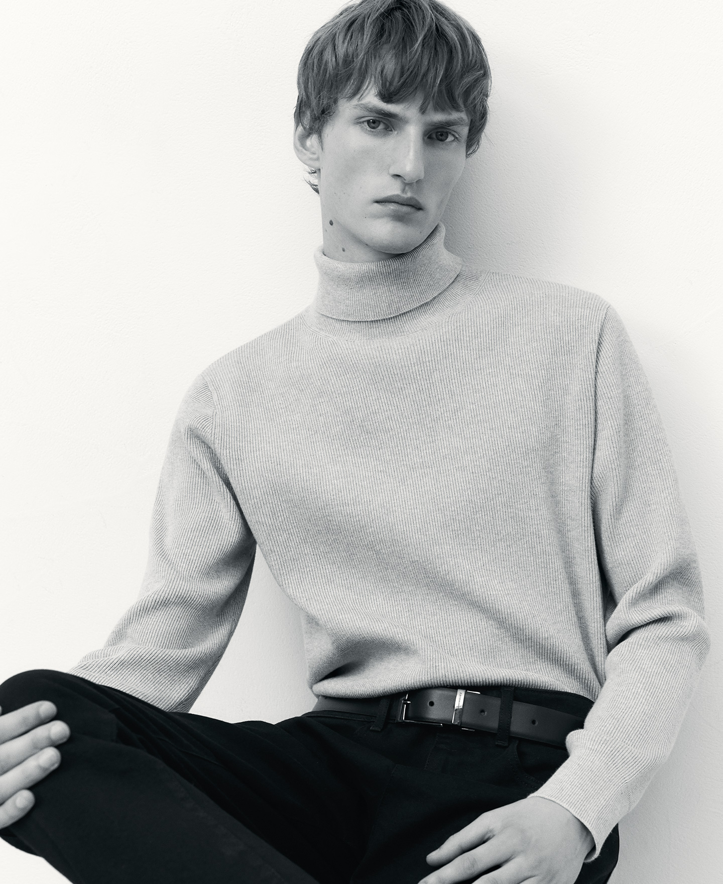 Cotton turtleneck sweater man image number 4