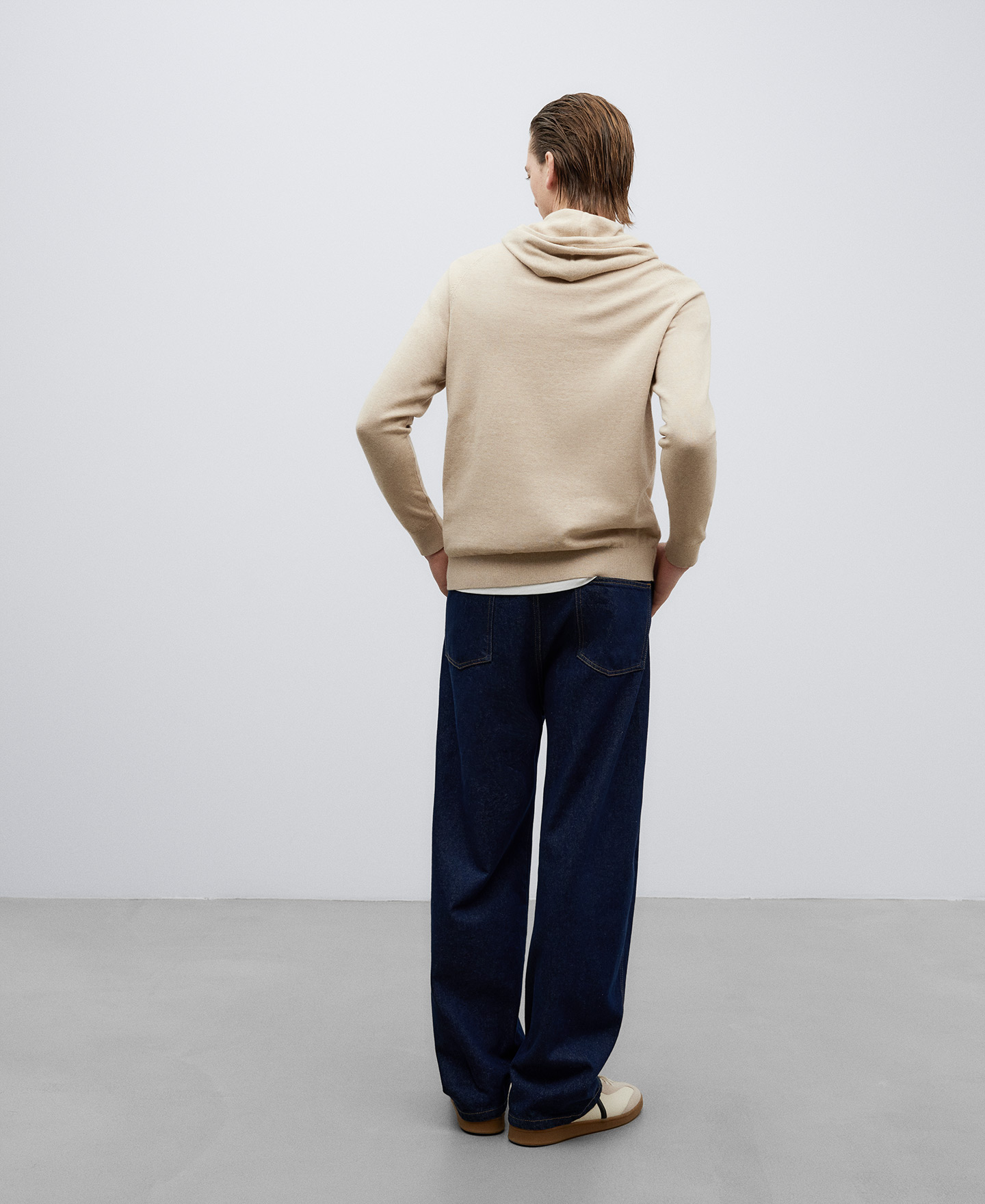 Knit hoodie man image number 2