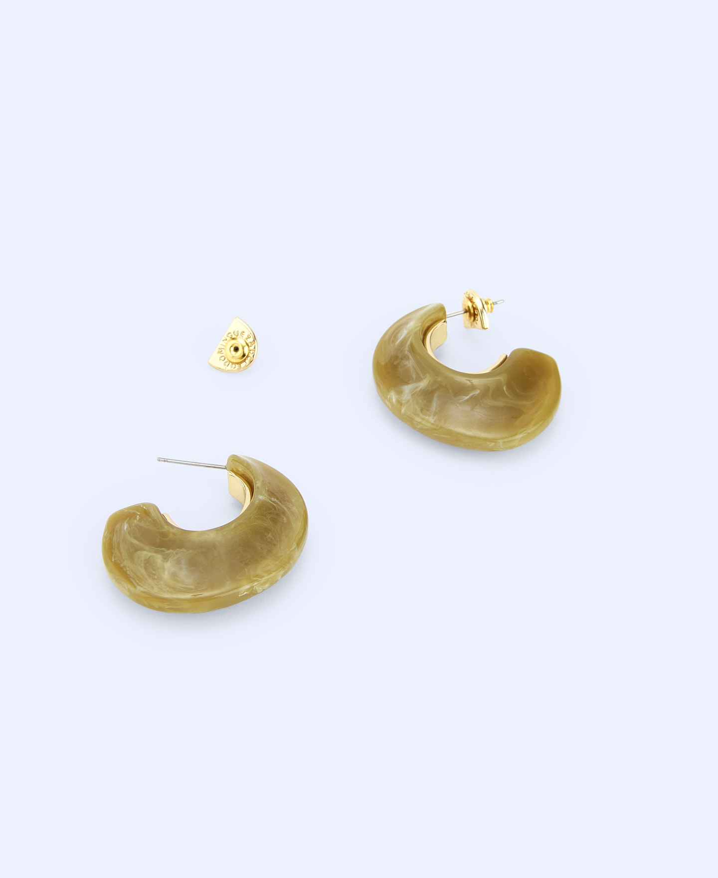 Resin and metal earring image number 2