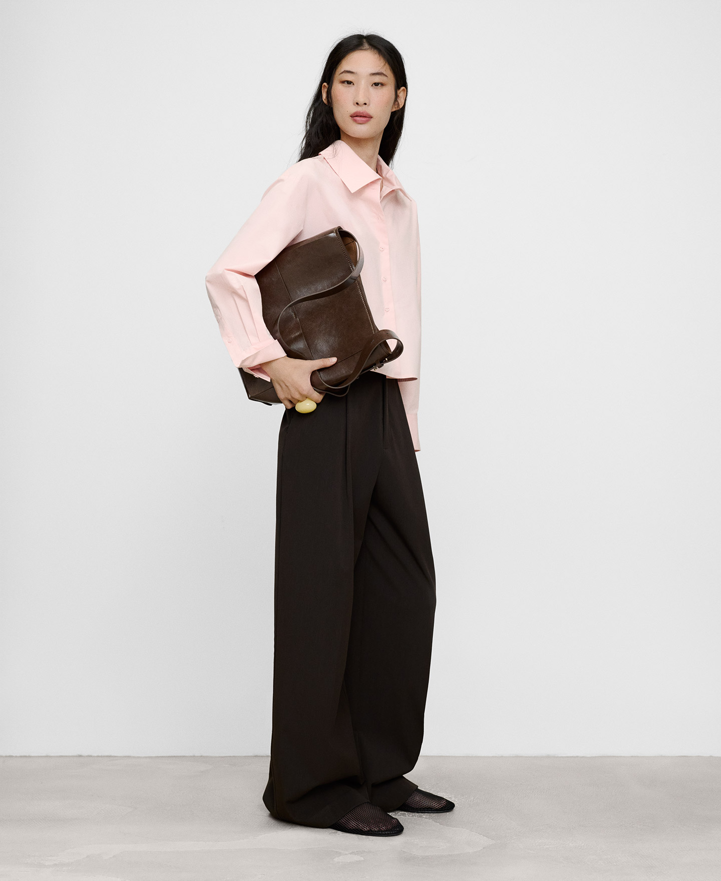 Asymmetric spread collar short shirt image number 1