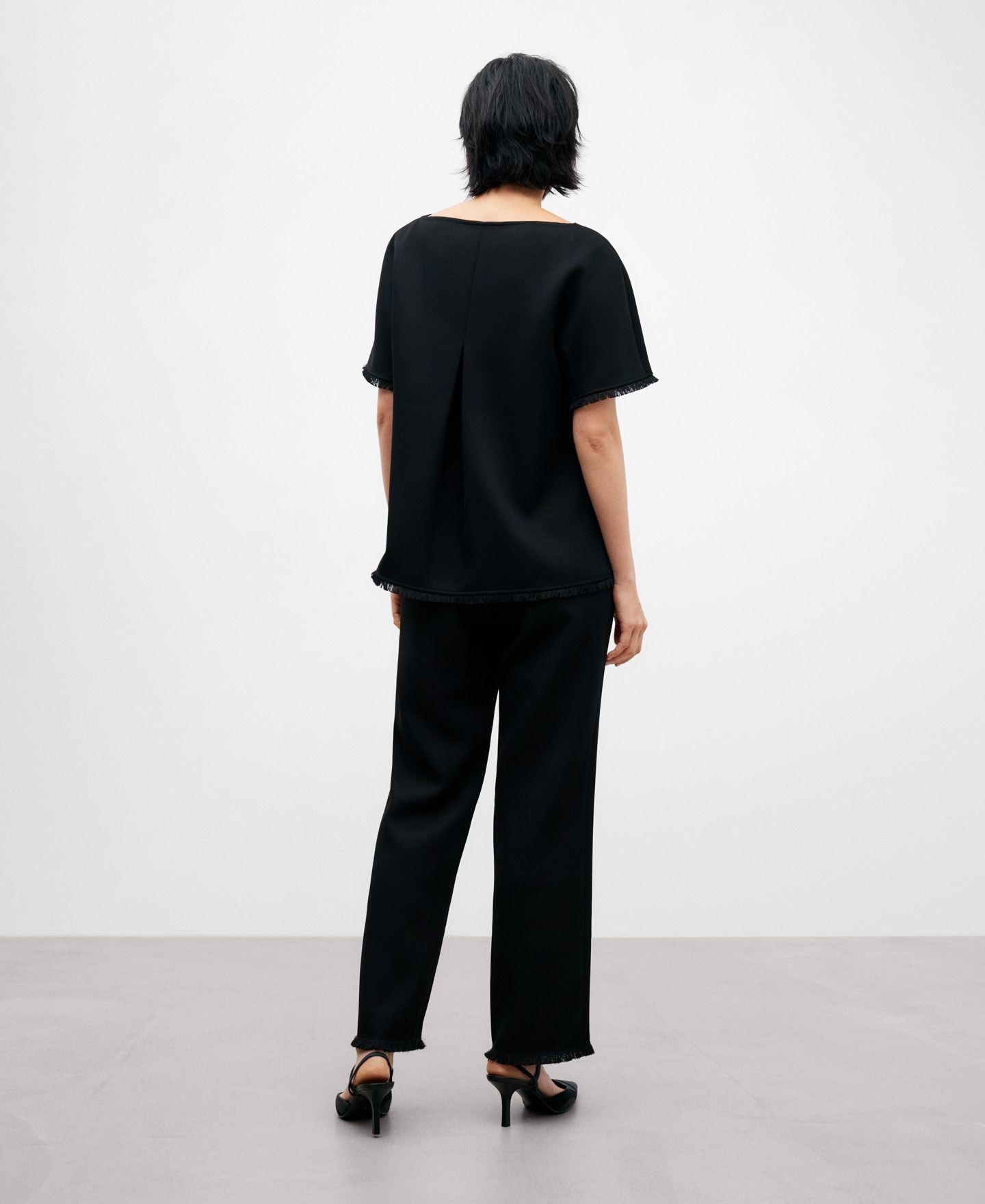 Black A-line blouse for women image number 2