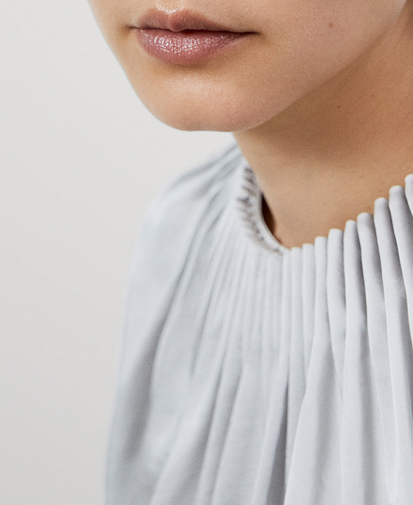 Ruffled collar and Japanese sleeve shirt image number 3