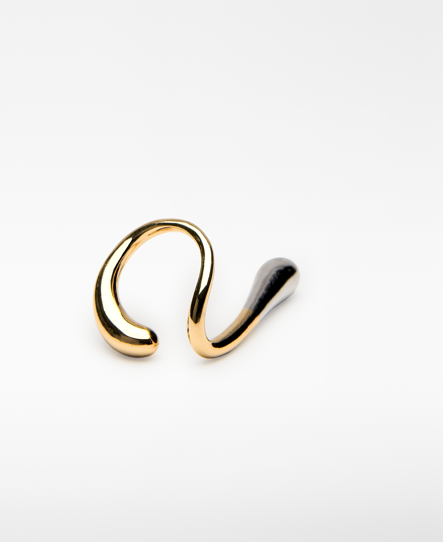 Ear cuff metálico doble lacado mujer image number 1