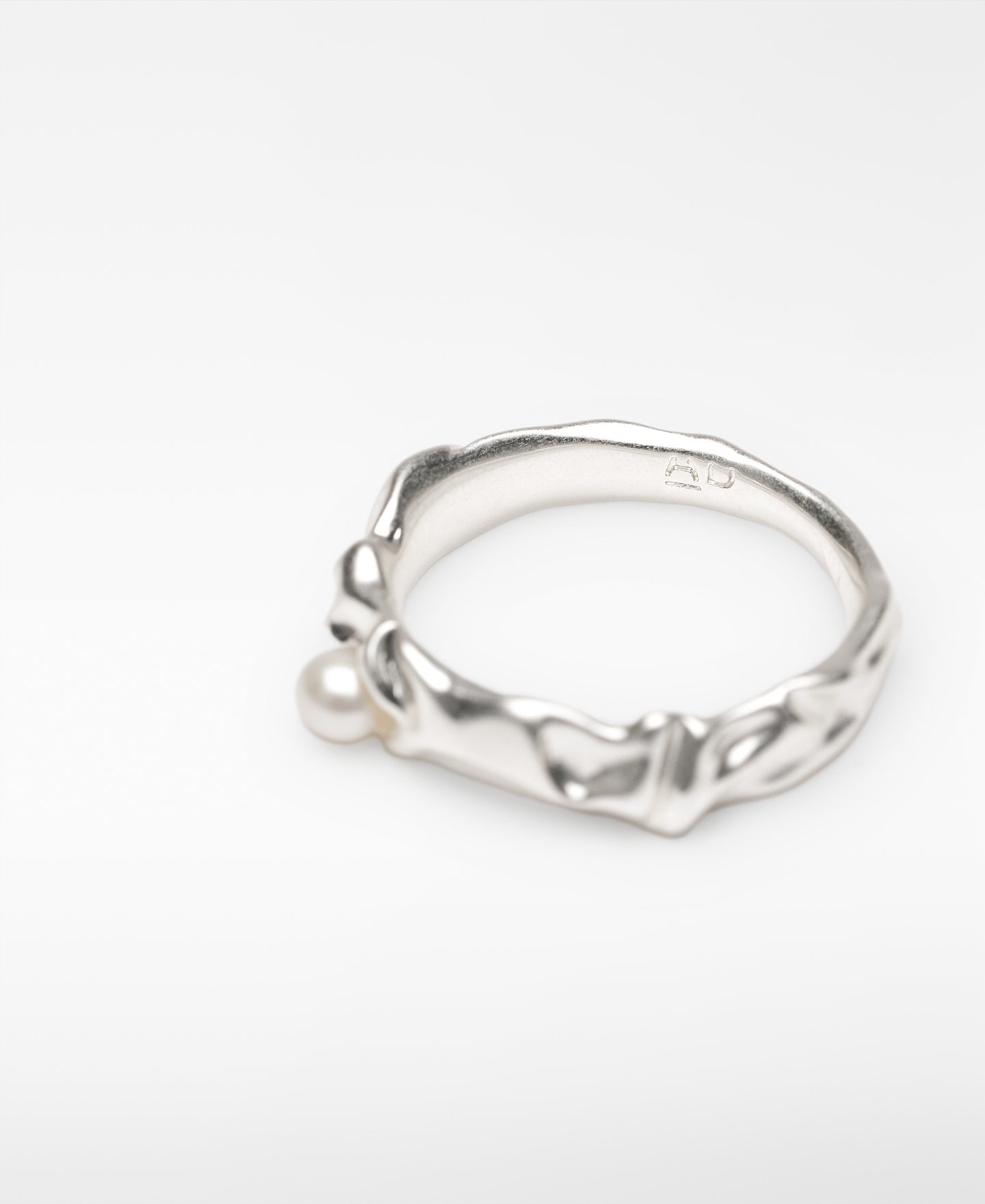 Anillo metálico fino con perla mujer image number 1