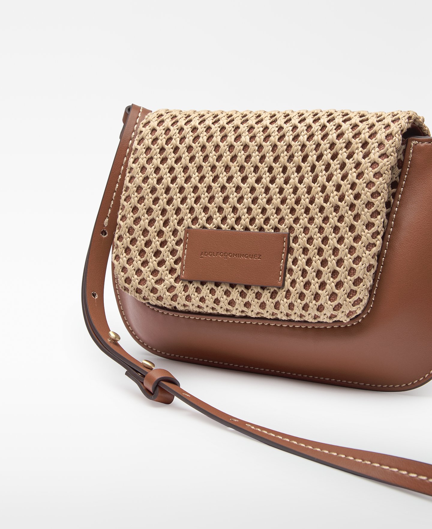 Mini-Umh&auml;ngetasche Dorna mit Raffia-Struktur image number 3