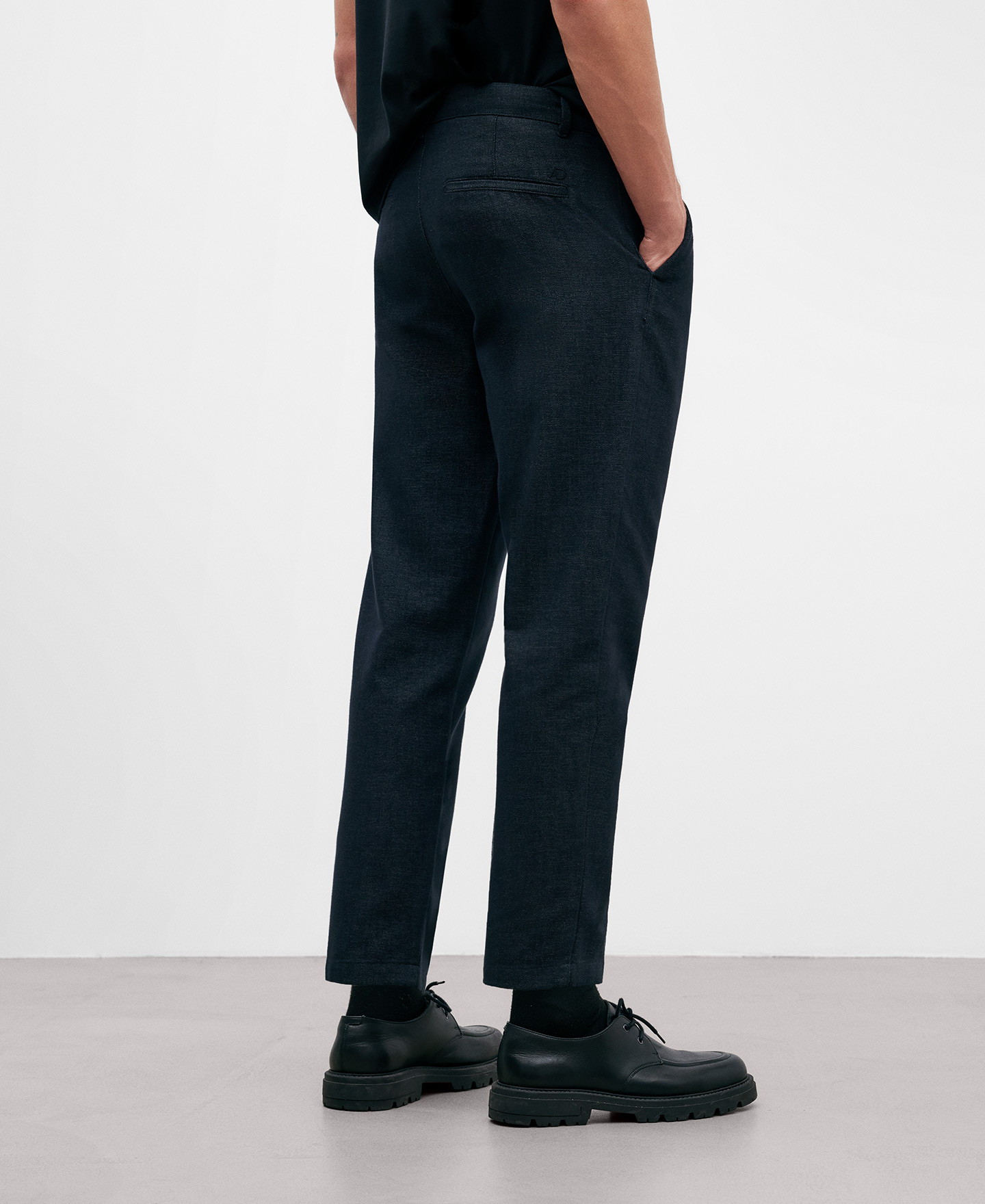 Pantalón chino azul hombre image number 2