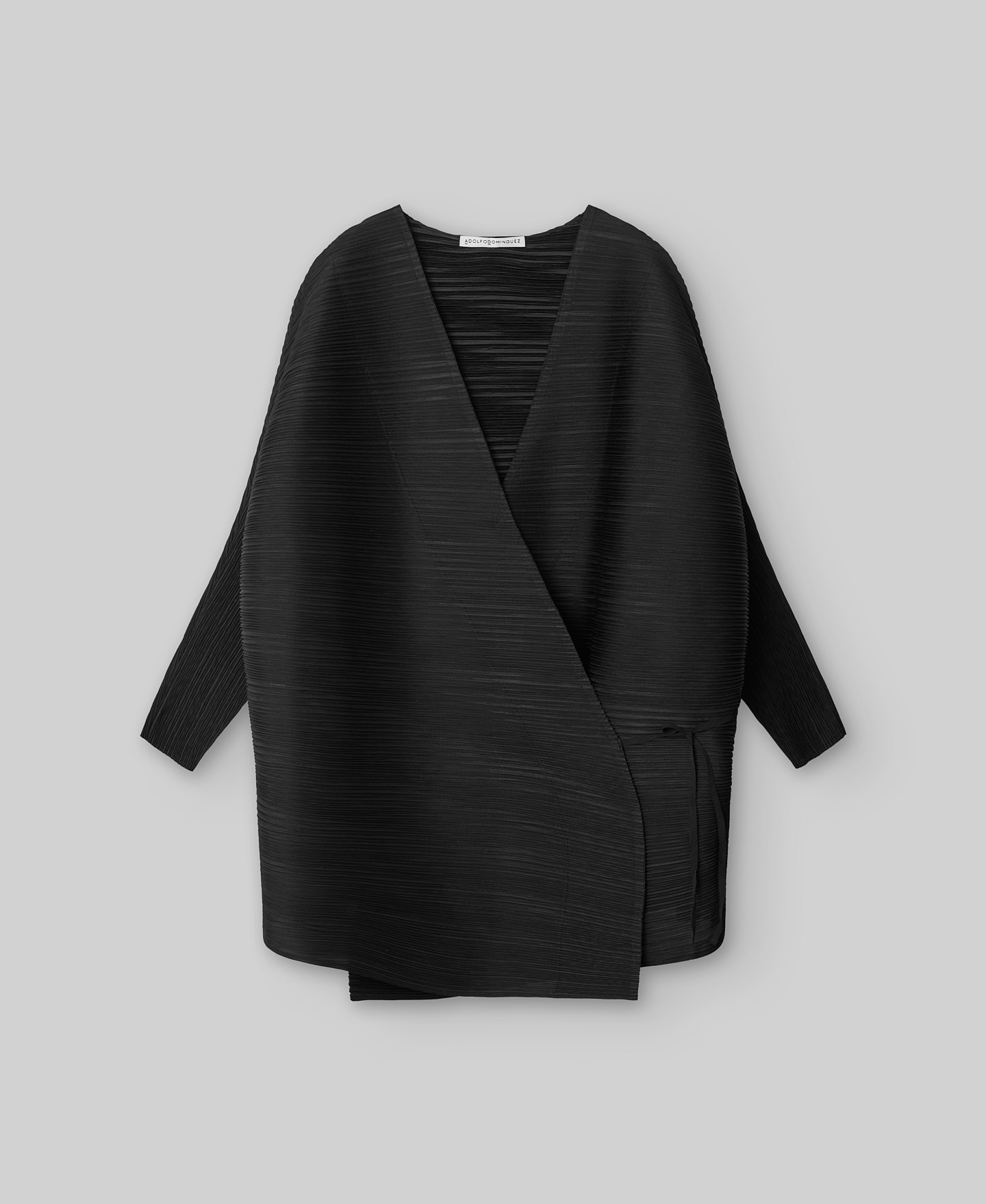 Black crinkle kimono woman image number 4