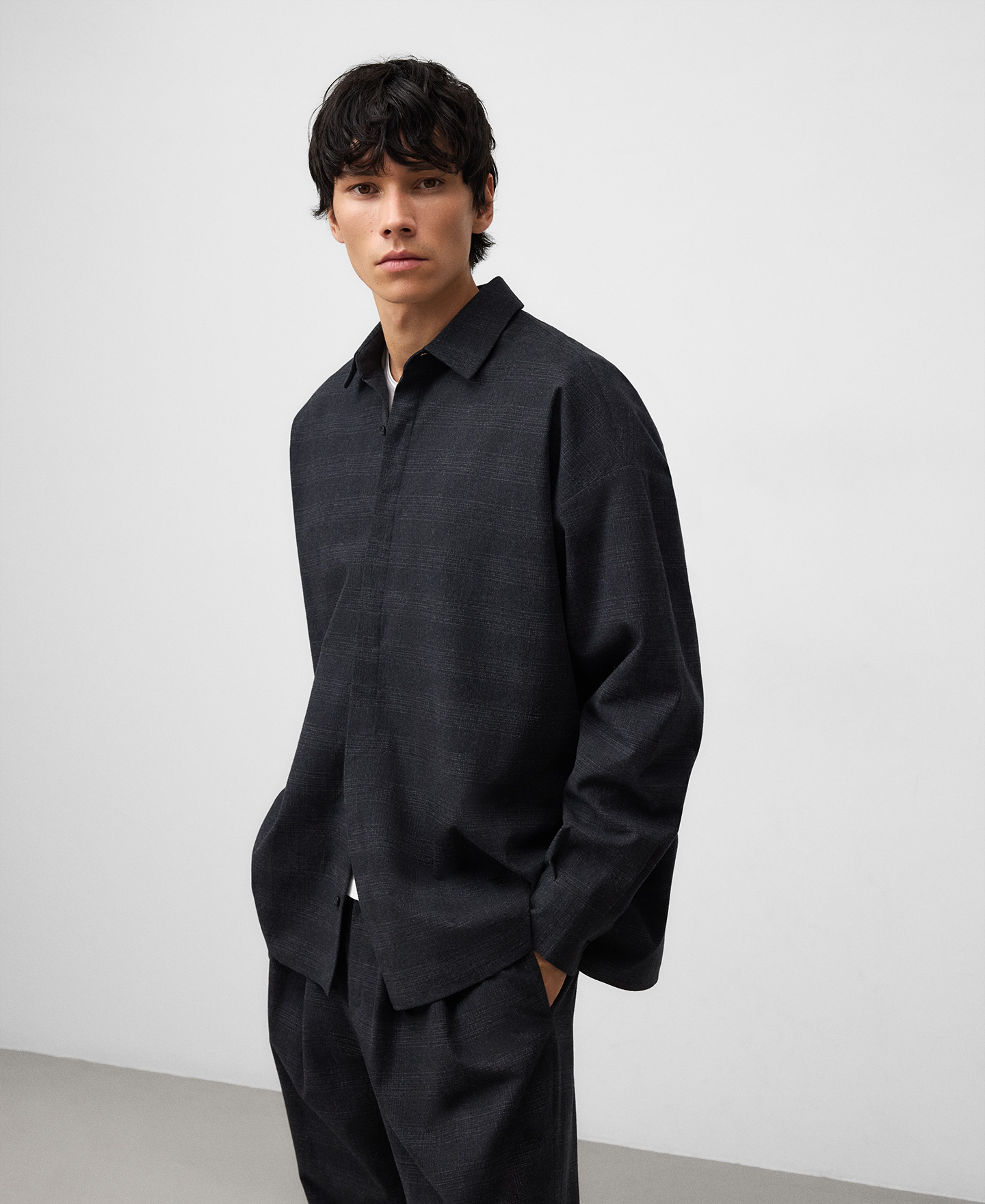 Oversize checkered shirt man image number 0