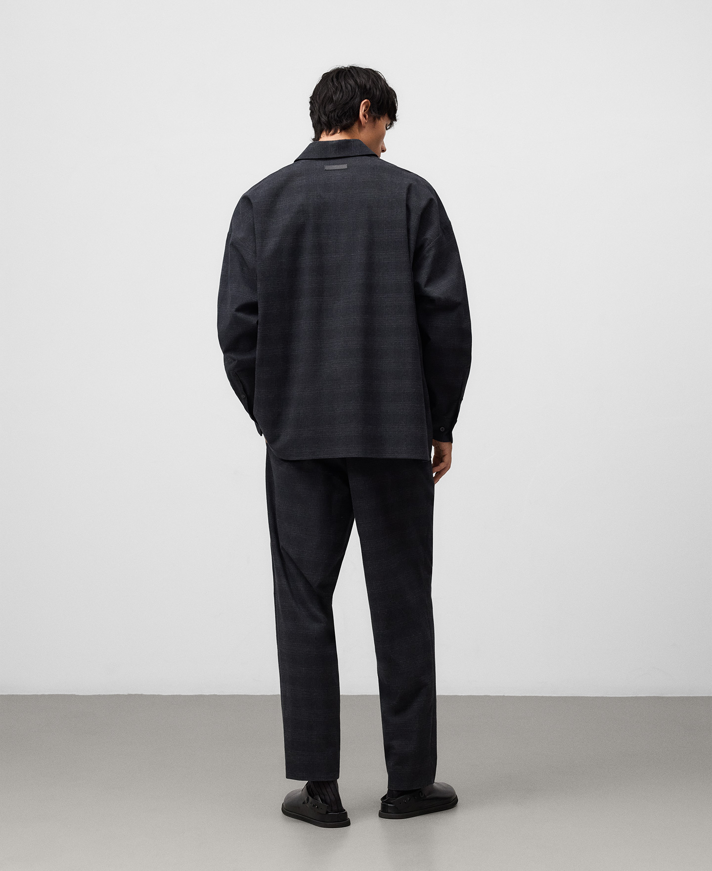 Oversize checkered shirt man image number 2