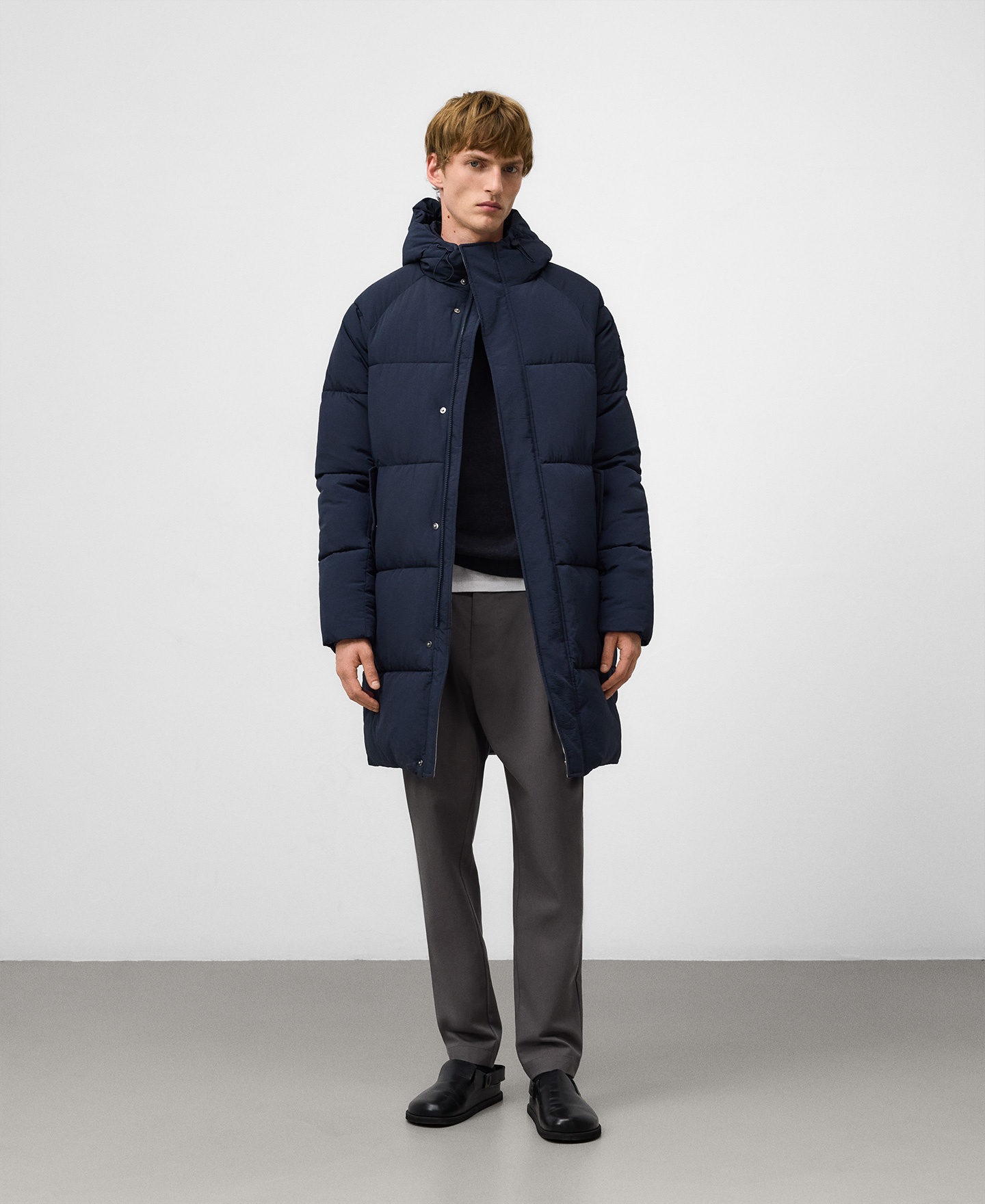 Padded long coat man image number 1