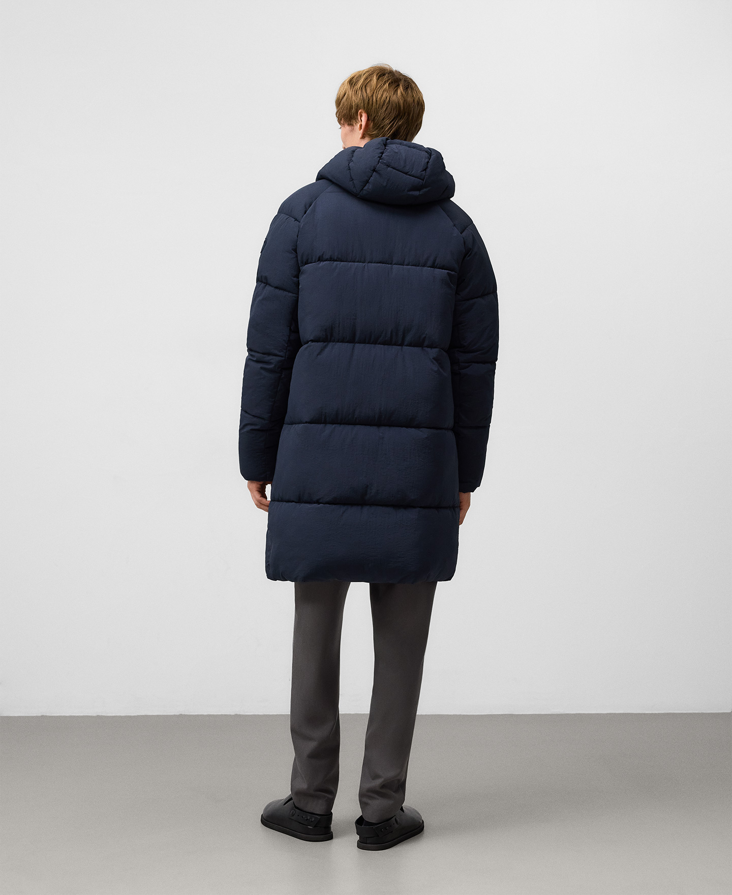 Padded long coat man image number 2